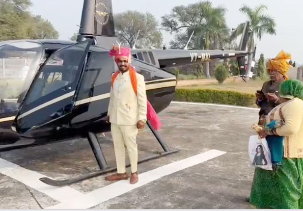 groom reached in laws house marriage bride helicopter itawa dulha dulhan kota rajasthan | भारीच! ना घोडा, ना कार... 7 लाख खर्च करून हेलिकॉप्टरने वधूला घेऊन जाण्यासाठी आला नवरदेव
