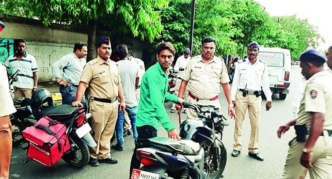 Without Helmet : Action against 248 drivers in Nagpur | विना हेल्मेट : नागपुरात २४८ चालकांवर कारवाई
