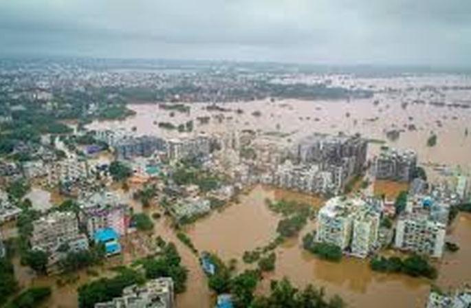 2.57 lakh from Akola district to help flood victims in Kolhapur and Sangli! | कोल्हापूर व सांगलीतील पूरग्रस्तांच्या मदतीसाठी अकोला जिल्ह्यातून २.५७ लाख !