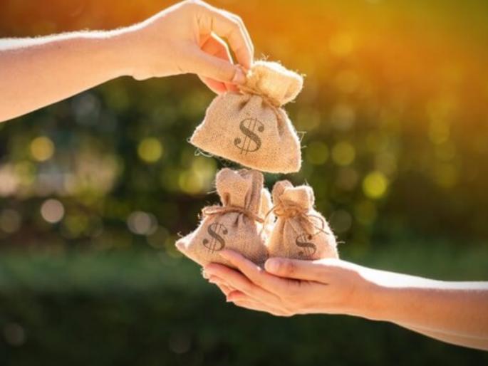 Give joy to others, God will keep you happy; Read this story! | दुसऱ्यांना आनंद द्या, भगवंत तुम्हाला आनंदात ठेवेल; वाचा ही गोष्ट! Give joy to others, God will keep you happy; Read this story! | दुसऱ्यांना आनंद द्या, भगवंत तुम्हाला आनंदात ठेवेल; वाचा ही गोष्ट!