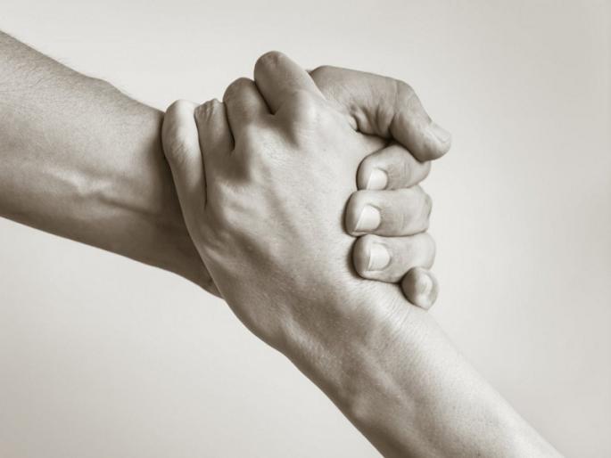 One lakh aid to the wife of one who died of heart disease pune latest news | हायफाय सोसायटीतही वाहतोय माणुसकीचा झरा! One lakh aid to the wife of one who died of heart disease pune latest news | हायफाय सोसायटीतही वाहतोय माणुसकीचा झरा!