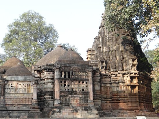 Lok Sabha Election 2019: Rainfall of promises to development of pilgrimage | Lok Sabha Election 2019 : तीर्थक्षेत्र विकासाच्या आश्वासनांचा दुष्काळात पाऊस Lok Sabha Election 2019: Rainfall of promises to development of pilgrimage | Lok Sabha Election 2019 : तीर्थक्षेत्र विकासाच्या आश्वासनांचा दुष्काळात पाऊस