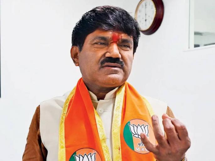 lok sabha election 2024 Chief Minister's dialogue meeting, controversy over Godse's expenses | मुख्यमंत्र्यांची संवाद सभा, गोडसेंच्या खर्चाबाबत वाद; खर्च कोणाचा? उमेदवाराचे पक्षाकडे बोट; निरीक्षकांचा मात्र नकार lok sabha election 2024 Chief Minister's dialogue meeting, controversy over Godse's expenses | मुख्यमंत्र्यांची संवाद सभा, गोडसेंच्या खर्चाबाबत वाद; खर्च कोणाचा? उमेदवाराचे पक्षाकडे बोट; निरीक्षकांचा मात्र नकार