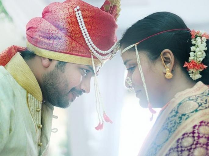 Hemant Dhome And Kshiti Jog's 11th Wedding Anniversary, he shared special post on social media | "येड्या पाटलाला त्याची शहाणी पाटलीण मिळाली!", हेमंत ढोमेची लग्नाच्या ११व्या वाढदिवसानिमित्त खास पोस्ट Hemant Dhome And Kshiti Jog's 11th Wedding Anniversary, he shared special post on social media | "येड्या पाटलाला त्याची शहाणी पाटलीण मिळाली!", हेमंत ढोमेची लग्नाच्या ११व्या वाढदिवसानिमित्त खास पोस्ट