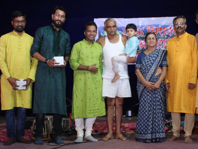 Konkan's son's father, Amitena Hemlakasa, a beautiful human being! | कोकण सुपुत्राची बाबा आमटेना हेमलकसा येथे सुरमयी मानवंदना ! Konkan's son's father, Amitena Hemlakasa, a beautiful human being! | कोकण सुपुत्राची बाबा आमटेना हेमलकसा येथे सुरमयी मानवंदना !