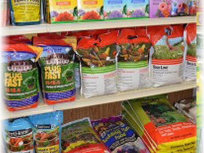 Agriculture officials raid on agricultural services centers in Washim City | कृषी अधिकाऱ्यांकडून वाशिम शहरातील कृषीसेवा कें द्रांची झाडाझडती Agriculture officials raid on agricultural services centers in Washim City | कृषी अधिकाऱ्यांकडून वाशिम शहरातील कृषीसेवा कें द्रांची झाडाझडती