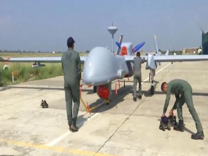 india is keeping an eye on china and pak through drones strength of the army will increase | चीन-पाकवर भारत ठेवतोय ड्रोनद्वारे नजर; लष्कराचे सामर्थ्य वाढणार india is keeping an eye on china and pak through drones strength of the army will increase | चीन-पाकवर भारत ठेवतोय ड्रोनद्वारे नजर; लष्कराचे सामर्थ्य वाढणार
