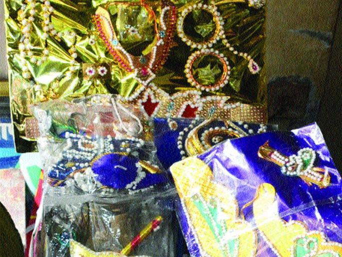 Price movements double the price | हलव्याच्या दागिन्यांच्या किमतीत दुप्पट वाढ Price movements double the price | हलव्याच्या दागिन्यांच्या किमतीत दुप्पट वाढ