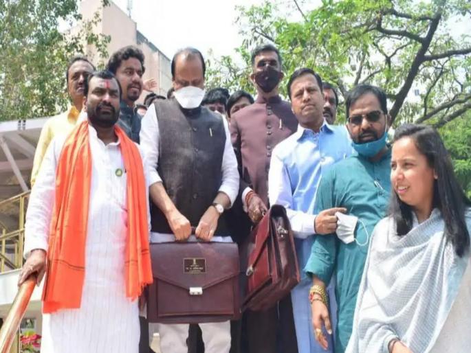 Mega package of ‘VAT’ waiver for 4.25 lakh traders; Arrears of up to Rs 10,000 are completely forgiven in Maharashtra Budget 2022 | Maharashtra Budget 2022: सव्वाचार लाख व्यावसायिकांना ‘व्हॅट’ माफीचे मेगा पॅकेज; १० हजारांपर्यंतची थकबाकी पूर्णपणे माफ Mega package of ‘VAT’ waiver for 4.25 lakh traders; Arrears of up to Rs 10,000 are completely forgiven in Maharashtra Budget 2022 | Maharashtra Budget 2022: सव्वाचार लाख व्यावसायिकांना ‘व्हॅट’ माफीचे मेगा पॅकेज; १० हजारांपर्यंतची थकबाकी पूर्णपणे माफ