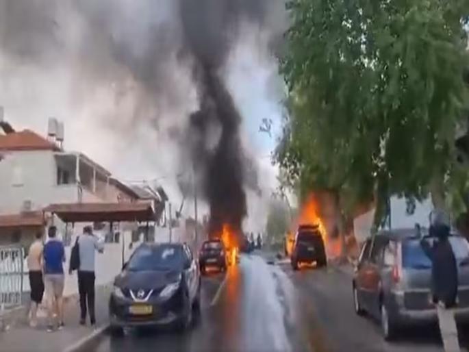 Israel Hezbollah Conflict : hezbollah attack on israel fires 165 rockets northern israel | Israel Hezbollah : हिजबुल्लाहचा इस्रायलवर मोठा हल्ला; १६५ हून अधिक क्षेपणास्त्रे डागली, हायफामध्ये हाहाकार Israel Hezbollah Conflict : hezbollah attack on israel fires 165 rockets northern israel | Israel Hezbollah : हिजबुल्लाहचा इस्रायलवर मोठा हल्ला; १६५ हून अधिक क्षेपणास्त्रे डागली, हायफामध्ये हाहाकार