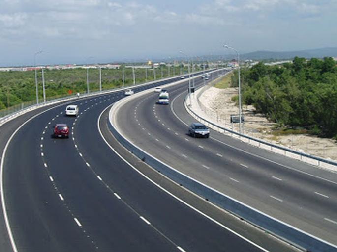 Opportunities for indigenous companies in highway construction | महामार्ग बांधणीच्या कामात  आता देशी कंपन्यांना संधी