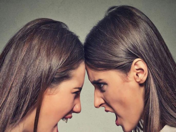 one woman biting the other's leg on dog issue in Germany, Dogs watching calmly | कुत्र्यांवरून भांडण झाले, एका महिलेने दुसऱ्या महिलेच्या पायाला चावले one woman biting the other's leg on dog issue in Germany, Dogs watching calmly | कुत्र्यांवरून भांडण झाले, एका महिलेने दुसऱ्या महिलेच्या पायाला चावले