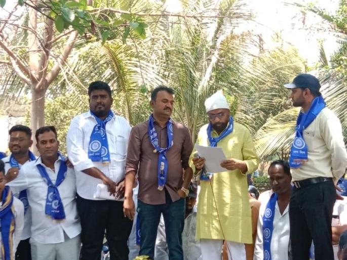 March to Superintendent of Police office to demand a case against BJP MLA Nitesh Rane | नितेश राणे यांच्यावर गुन्हा दाखल करण्याच्या मागणीसाठी पोलीस अधीक्षक कार्यालयावर मोर्चा March to Superintendent of Police office to demand a case against BJP MLA Nitesh Rane | नितेश राणे यांच्यावर गुन्हा दाखल करण्याच्या मागणीसाठी पोलीस अधीक्षक कार्यालयावर मोर्चा