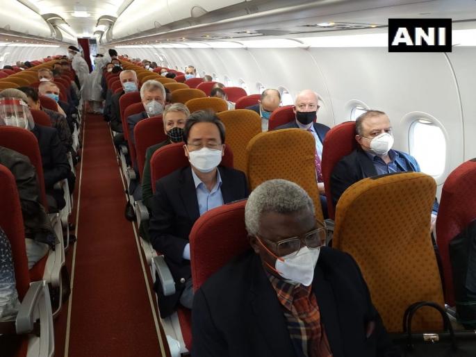 India is the king of corona vaccines; 64 envoys visit bharat biotech in Hyderabad | महासत्ता कोणीही असो! भारतच कोरोना लसीचा बादशाह; हा फोटो बरेच काही सांगतो India is the king of corona vaccines; 64 envoys visit bharat biotech in Hyderabad | महासत्ता कोणीही असो! भारतच कोरोना लसीचा बादशाह; हा फोटो बरेच काही सांगतो