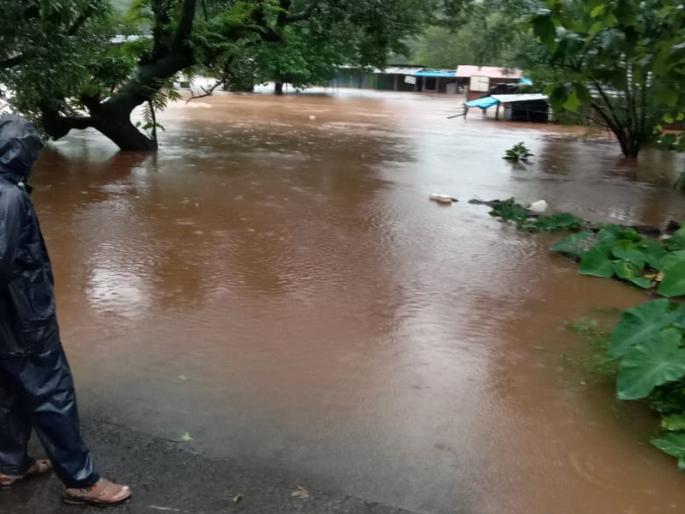 a woman who went to get corona vaccine drowned in stagnant water In Ratnagiri | लस घेण्यासाठी निघालेली महिला पुराच्या पाण्यात वाहून गेली; गाव हळहळलं, रत्नागिरीतील घटना a woman who went to get corona vaccine drowned in stagnant water In Ratnagiri | लस घेण्यासाठी निघालेली महिला पुराच्या पाण्यात वाहून गेली; गाव हळहळलं, रत्नागिरीतील घटना