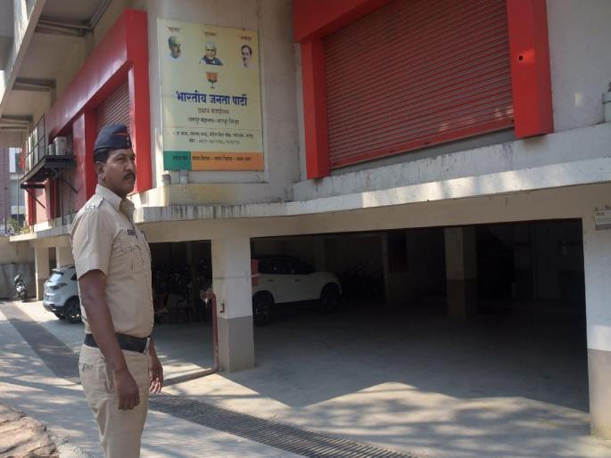 Repercussions of the Maratha Reservation Movement; Increased security at RSS HQ and BJP office in nagpur | मराठा आरक्षण आंदोलनाचे पडसाद; संघ मुख्यालय, भाजप कार्यालयाच्या सुरक्षेत वाढ Repercussions of the Maratha Reservation Movement; Increased security at RSS HQ and BJP office in nagpur | मराठा आरक्षण आंदोलनाचे पडसाद; संघ मुख्यालय, भाजप कार्यालयाच्या सुरक्षेत वाढ