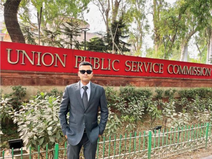 A mother never lets her child down; See the story of Rajat of Jammu and Kashmir | आई, आपल्या मुलाला कधीच हार मानू देत नाही; यूपीएससीत संधी हुकलेल्या 'रजत'ची कहाणी