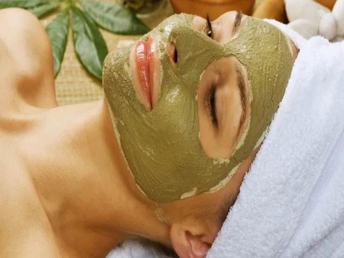 Skin benefits of multani clay in beauty | मुलतानी मातीच्या वापराने पिंपल्सपासून मिळेल सुटका, चमकदार सुंदर त्वचेसाठी 'हे' खास फेसपॅक