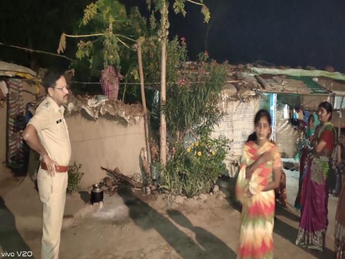 Grandson strangles grandmother for recharge Incident at Renkapur, accused arrested |  रिचार्जसाठी नातवाने आजीचा गळा घोटला; रेणकापूर येथील घटना, आरोपीला अटक Grandson strangles grandmother for recharge Incident at Renkapur, accused arrested |  रिचार्जसाठी नातवाने आजीचा गळा घोटला; रेणकापूर येथील घटना, आरोपीला अटक