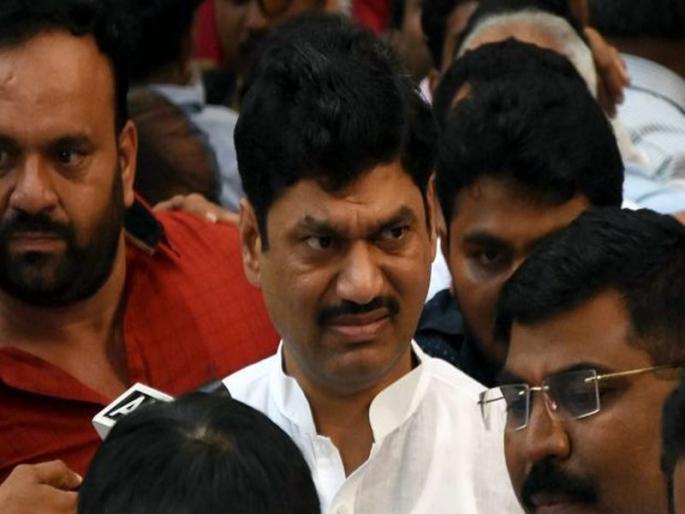 After Renu Sharma withdrew the complaint, Trupti Desai has criticized Minister Dhananjay Munde | "...तर धनंजय मुंडे तुम्ही नक्कीच आमच्या मनातून कायमचे उतरलात" After Renu Sharma withdrew the complaint, Trupti Desai has criticized Minister Dhananjay Munde | "...तर धनंजय मुंडे तुम्ही नक्कीच आमच्या मनातून कायमचे उतरलात"