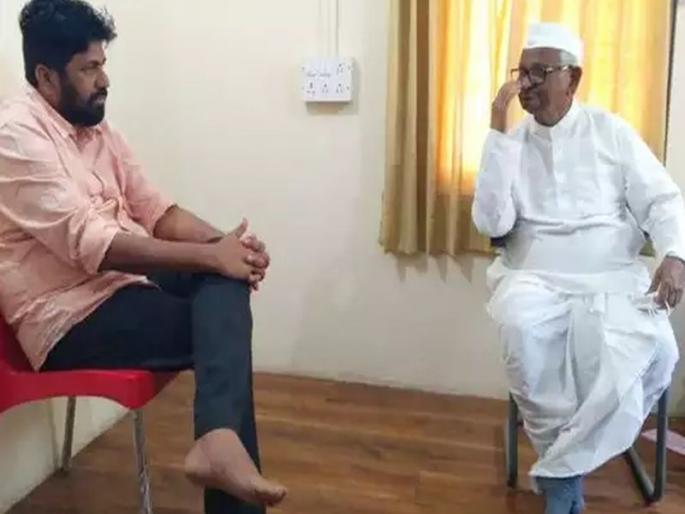 After meeting Anna Hazare Bachhu Kadu gave a warning to the Central Government | अण्णा हजारेंची भेट घेतल्यानंतर बच्चू कडू यांनी मोदी सरकारला दिला इशारा; म्हणाले...