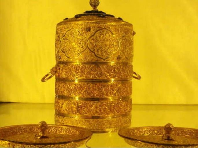 Hyderabad Nizam's dinner tiffin, tea cup stolen; How much was the price read ... | हैदराबाद निजामाचा जेवणाचा डबा, चहाचा कप चोरला; वाचा किती होता किंमती... Hyderabad Nizam's dinner tiffin, tea cup stolen; How much was the price read ... | हैदराबाद निजामाचा जेवणाचा डबा, चहाचा कप चोरला; वाचा किती होता किंमती...