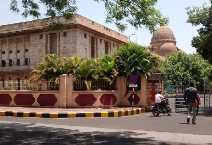 High Court quashes order to that trile in irrigation scam | हायकोर्ट :  सिंचन घोटाळ्यातील तो खटला चालवण्याचे आदेश रद्द