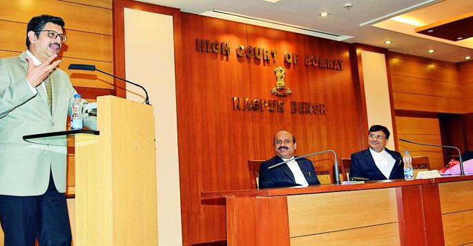 Put a social perspective in advocates business | वकिली व्यवसायात सामाजिक दृष्टिकोन ठेवा Put a social perspective in advocates business | वकिली व्यवसायात सामाजिक दृष्टिकोन ठेवा