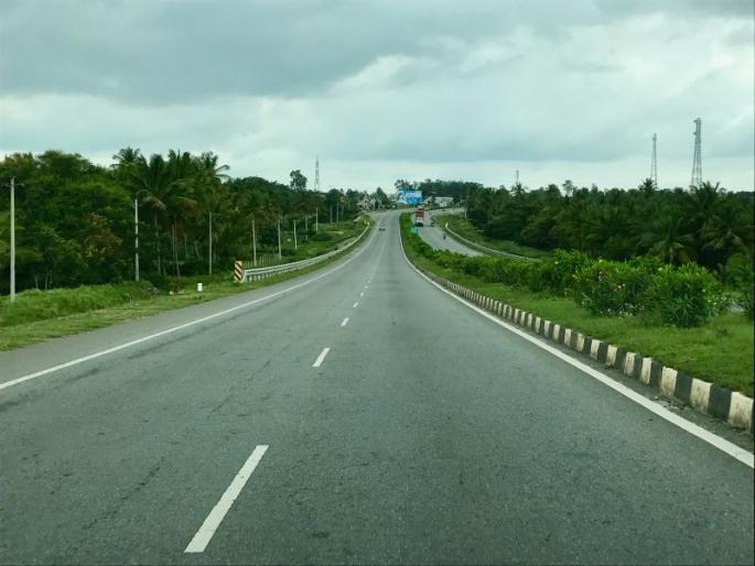 Construction of highway at a speed of 37 km in one day | एका दिवसात ३७ किमी गतीने महामार्गाचे बांधकाम Construction of highway at a speed of 37 km in one day | एका दिवसात ३७ किमी गतीने महामार्गाचे बांधकाम