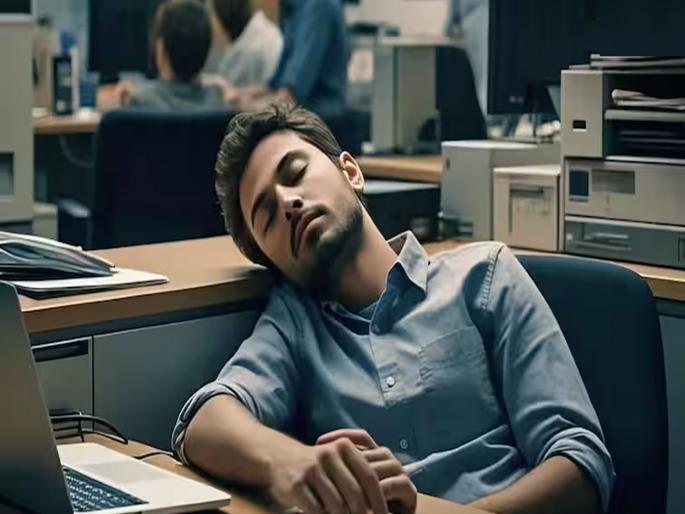 Karnataka High Court Sets Aside Suspension Of Constable Found Sleeping On Duty After Regular Double Shifts | ऑफिसमध्ये क्षणभर डुलकी घेऊ शकतो की नाही?: हायकोर्टाच्या निर्णयानं बॉसचीही झोप उडेल Karnataka High Court Sets Aside Suspension Of Constable Found Sleeping On Duty After Regular Double Shifts | ऑफिसमध्ये क्षणभर डुलकी घेऊ शकतो की नाही?: हायकोर्टाच्या निर्णयानं बॉसचीही झोप उडेल