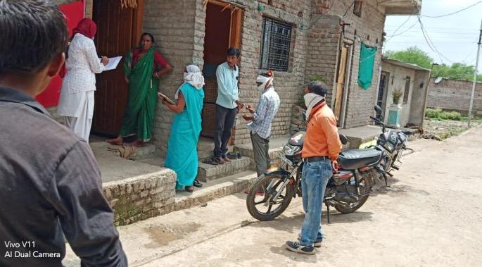 CoronaVirus: Investigation of citizens in restricted areas | CoronaVirus : प्रतिबंधित क्षेत्रातील नागरिकांची तपासणी CoronaVirus: Investigation of citizens in restricted areas | CoronaVirus : प्रतिबंधित क्षेत्रातील नागरिकांची तपासणी