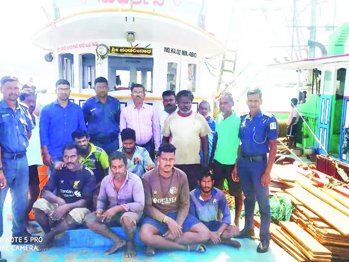 Girye caught while fishing in high-speed boats at sea | गिर्ये समुद्रात हायस्पीड नौका मासेमारी करताना पकडली Girye caught while fishing in high-speed boats at sea | गिर्ये समुद्रात हायस्पीड नौका मासेमारी करताना पकडली