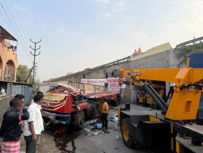 Container falls off bridge on Pune Solapur highway driver dies on the spot | पुणे-सोलापूर महामार्गावर पुलावरून कंटेनर कोसळला; चालकाचा जागीच मृत्यू, मोठा अनर्थ टळला Container falls off bridge on Pune Solapur highway driver dies on the spot | पुणे-सोलापूर महामार्गावर पुलावरून कंटेनर कोसळला; चालकाचा जागीच मृत्यू, मोठा अनर्थ टळला