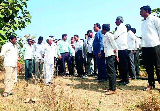 Digging deep into the Ajanta-Buldana highway. | अजिंठा-बुलडाणा महामार्ग बांधकामात पैनगंगेचे खोलीकरण! Digging deep into the Ajanta-Buldana highway. | अजिंठा-बुलडाणा महामार्ग बांधकामात पैनगंगेचे खोलीकरण!