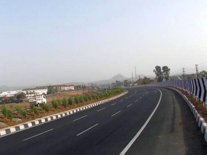 The jumper saved the truck driver and the cleaner died | उडी घेतल्याने ट्रकचालक बचावला अन् क्लिनर मृत्यूमुखी पडला The jumper saved the truck driver and the cleaner died | उडी घेतल्याने ट्रकचालक बचावला अन् क्लिनर मृत्यूमुखी पडला