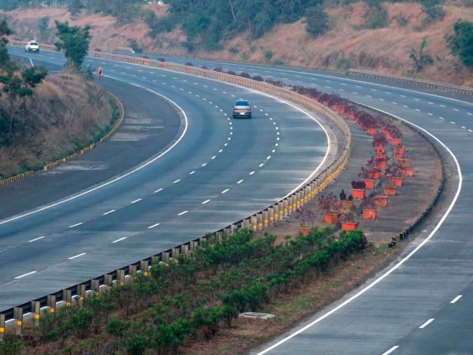 Danger averted Those who robbed passengers by stopping them on Mumbai-Pune highway were handcuffed, 6 people arrested | धोका टळला; मुंबई-पुणे महामार्गावर प्रवाशांना अडवून दरोडा टाकणाऱ्यांना ठोकल्या बेड्या, ६ जणांना अटक Danger averted Those who robbed passengers by stopping them on Mumbai-Pune highway were handcuffed, 6 people arrested | धोका टळला; मुंबई-पुणे महामार्गावर प्रवाशांना अडवून दरोडा टाकणाऱ्यांना ठोकल्या बेड्या, ६ जणांना अटक