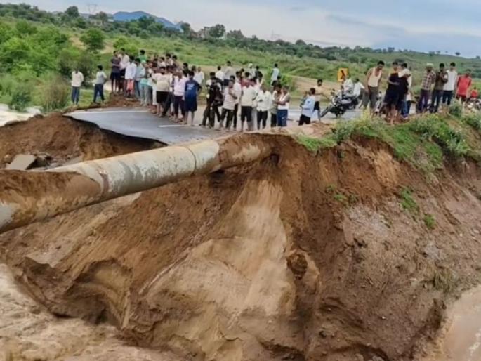 Video rajasthan newly built state highway road washed away before inauguration | Video - संतापजनक! राजस्थानमध्ये उद्घाटनापूर्वीच वाहून गेला नवा रस्ता; पावसाने केली पोलखोल Video rajasthan newly built state highway road washed away before inauguration | Video - संतापजनक! राजस्थानमध्ये उद्घाटनापूर्वीच वाहून गेला नवा रस्ता; पावसाने केली पोलखोल