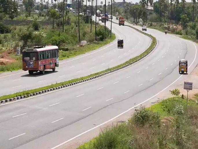 Pedestrian hit by four-wheeler; Driver killed two by driving illegally | Daund Accident: पायी जाणाऱ्या मायलेकाला चारचाकीची जोरदार धडक; नियमबाह्य वाहन चालवून चालकाने घेतला दोघांचा बळी Pedestrian hit by four-wheeler; Driver killed two by driving illegally | Daund Accident: पायी जाणाऱ्या मायलेकाला चारचाकीची जोरदार धडक; नियमबाह्य वाहन चालवून चालकाने घेतला दोघांचा बळी