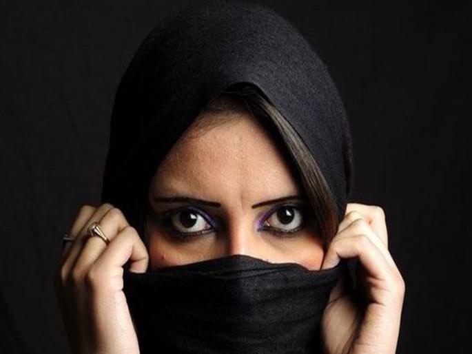 6 students who did not wear hijab were barred from entering the classroom, incident in a college in Karnataka | हिजाब न काढणाऱ्या 6 विद्यार्थिनींना वर्गात प्रवेशबंदी, कर्नाटकच्या महाविद्यालयातील घटना 6 students who did not wear hijab were barred from entering the classroom, incident in a college in Karnataka | हिजाब न काढणाऱ्या 6 विद्यार्थिनींना वर्गात प्रवेशबंदी, कर्नाटकच्या महाविद्यालयातील घटना