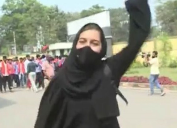 Hijab support from office bearers of Sangh Pranit Muslim Rashtriya Manch | संघप्रणित मुस्लिम राष्ट्रीय मंचच्या पदाधिकाऱ्यांकडून हिजाबचे समर्थन Hijab support from office bearers of Sangh Pranit Muslim Rashtriya Manch | संघप्रणित मुस्लिम राष्ट्रीय मंचच्या पदाधिकाऱ्यांकडून हिजाबचे समर्थन