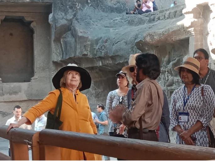 Former US Secretary of State Hillary Clinton in Ellora Caves; she lost in the unique beauty of caves | अमेरिकेच्या माजी परराष्ट्र मंत्री हिलरी क्लिंटन वेरूळ लेणीत; अद्वितीय सौंदर्य पाहून हरखून गेल्या Former US Secretary of State Hillary Clinton in Ellora Caves; she lost in the unique beauty of caves | अमेरिकेच्या माजी परराष्ट्र मंत्री हिलरी क्लिंटन वेरूळ लेणीत; अद्वितीय सौंदर्य पाहून हरखून गेल्या