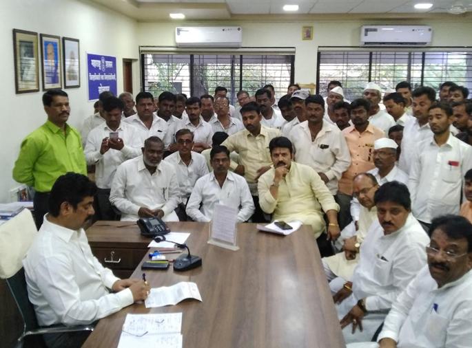 After the struggle of farmers in Akkalkot, Water Resources Department has decided to release 1 TMC water for Hilly | अक्कलकोटमधील शेतकºयांच्या संघर्षानंतर ‘हिळ्ळी’साठी १ टीएमसी पाणी सोडण्याचा जलसंपदा विभागाने घेतला निर्णय