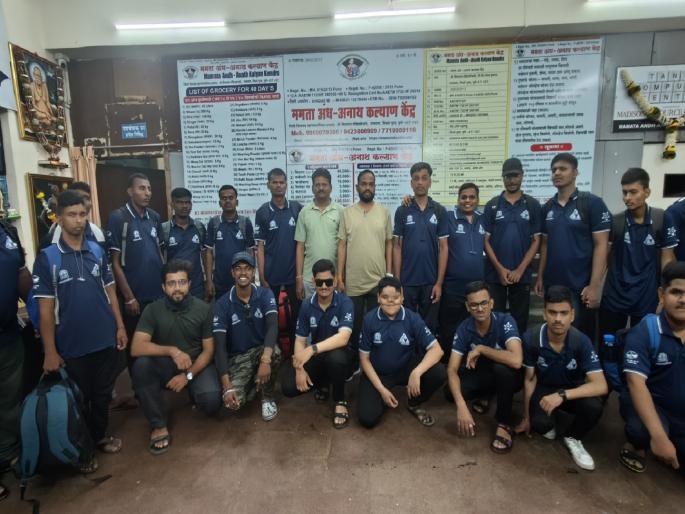 A team of blind youth leaves for a trek in the Himalayas; Including the youth of Western Maharashtra | अंध तरुणांचा संघ हिमालयातील ट्रेकसाठी रवाना; पश्चिम महाराष्ट्रातील तरुणांचा समावेश A team of blind youth leaves for a trek in the Himalayas; Including the youth of Western Maharashtra | अंध तरुणांचा संघ हिमालयातील ट्रेकसाठी रवाना; पश्चिम महाराष्ट्रातील तरुणांचा समावेश