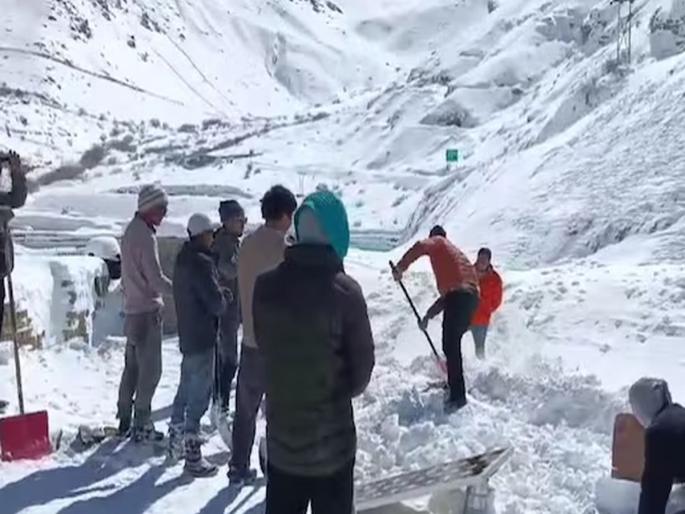 Avalanche hits hydropower plant in Himachal Pradesh, three dead | हिमाचल प्रदेशमधील जलविद्युत प्रकल्पावर हिमस्खलन, तीन जणांचा मृत्यू  Avalanche hits hydropower plant in Himachal Pradesh, three dead | हिमाचल प्रदेशमधील जलविद्युत प्रकल्पावर हिमस्खलन, तीन जणांचा मृत्यू