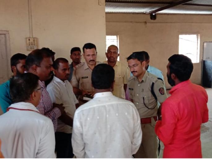 'Chief Minister should investigate my death'; A servant committed suicide in the temple by writing a suicide note | 'मुख्यमंत्र्यांनी माझ्या मृत्यूची चौकशी करावी'; सुसाईड नोट लिहून सेवेकऱ्याची मंदिरात आत्महत्या 'Chief Minister should investigate my death'; A servant committed suicide in the temple by writing a suicide note | 'मुख्यमंत्र्यांनी माझ्या मृत्यूची चौकशी करावी'; सुसाईड नोट लिहून सेवेकऱ्याची मंदिरात आत्महत्या