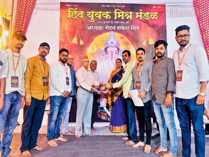 Celebrating without DJ lasers catchy songs Ideal of Hind Yuvak Mitra Mandal | डीजे, लेसर, अचकट गाण्यांविनाही उत्सव साजरा; हिंद युवक मित्र मंडळाचा आदर्श Celebrating without DJ lasers catchy songs Ideal of Hind Yuvak Mitra Mandal | डीजे, लेसर, अचकट गाण्यांविनाही उत्सव साजरा; हिंद युवक मित्र मंडळाचा आदर्श