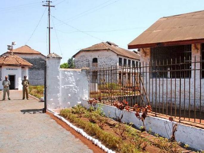 Infamous robber stabbed in Corona, prison premises "sealed down" | कुविख्यात दरोडेखोराला कोरोनाची बाधा, जेल परिसर "सील डाऊन"  Infamous robber stabbed in Corona, prison premises "sealed down" | कुविख्यात दरोडेखोराला कोरोनाची बाधा, जेल परिसर "सील डाऊन"