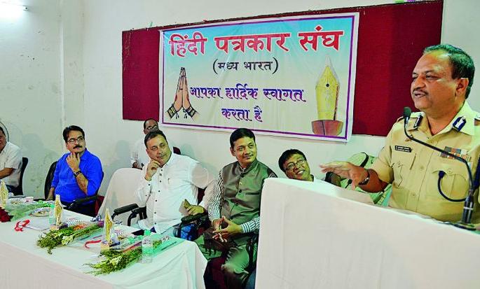 Mother, motherland, mother tongue, every person's existence | माता, मातृभूमी, मातृभाषा प्रत्येक व्यक्तीचे अस्तित्व