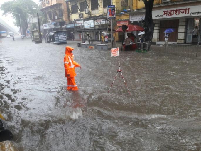 Updated July 26th in Mumbai, NMC declares emergency situation | मुंबईत 26 जुलैची पुनरावृत्ती, महापालिकेकडून आपत्कालीन परिस्थिती घोषित Updated July 26th in Mumbai, NMC declares emergency situation | मुंबईत 26 जुलैची पुनरावृत्ती, महापालिकेकडून आपत्कालीन परिस्थिती घोषित