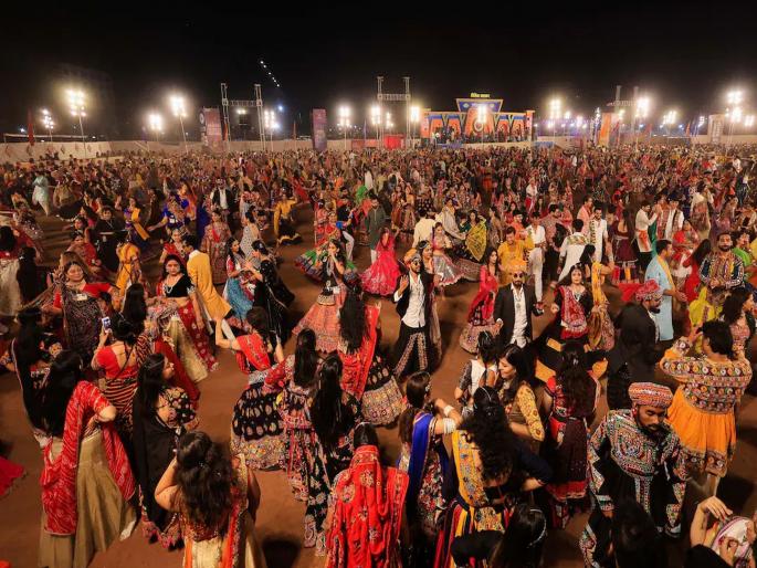 Only Hindus allowed in Garba, everyone should wear a tilak on their forehead; Vishwa Hindu Parishad's position | गरब्यांमध्ये फक्त हिंदूंनाच प्रवेश, प्रत्येकाच्या कपाळी टिळा लावा; विश्व हिंदू परिषदेची भूमिका